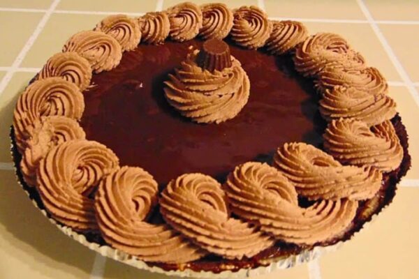 Easy Chocolate Peanut Butter Pie, homemade and freshly served