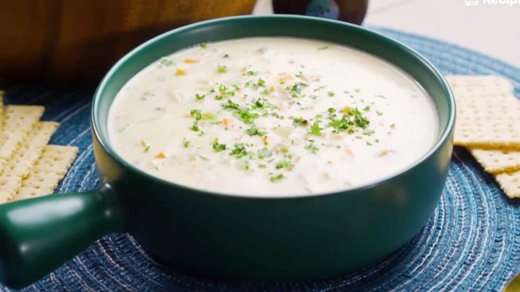 Golden Corral Clam Chowder Copycat Soup, homemade and freshly served