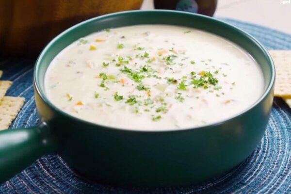 Golden Corral Clam Chowder Copycat Soup, homemade and freshly served