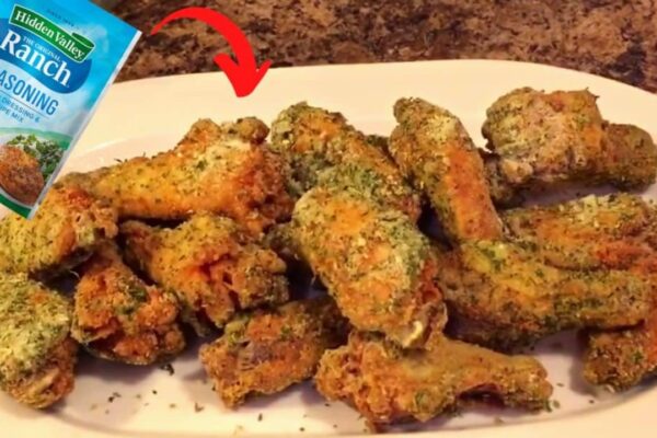 Easy-To-Make Crispy Ranch Chicken Wings, homemade and freshly served