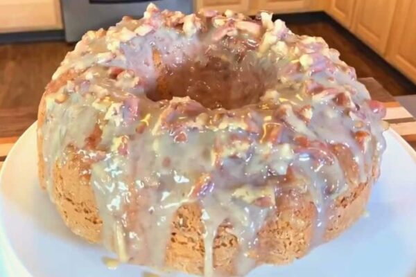 Easy To Make Delicious Pecan Praline Cake, homemade and freshly served