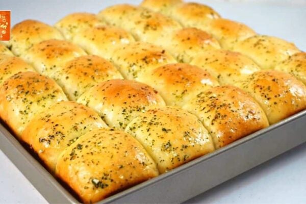 Easy-to-Make Garlic Butter Dinner Rolls, homemade and freshly served