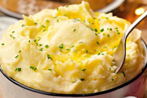Easy And Delicious Mashed Potatoes, homemade and freshly served