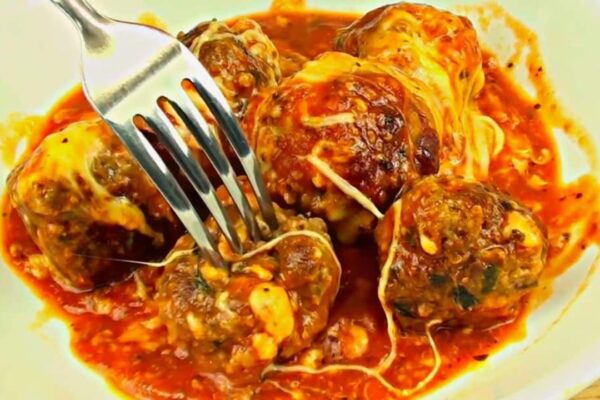 10-Minute Mozzarella Meatballs, homemade and freshly served