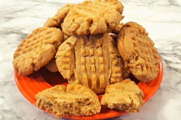Easy-To-Make Peanut Butter Cookies, homemade and freshly served