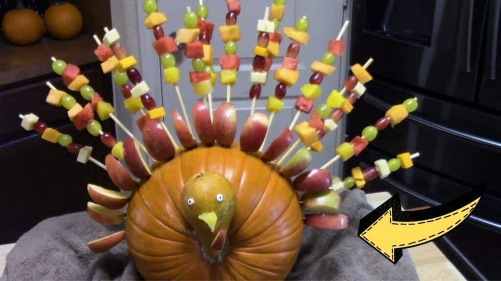 Easy-To-Make Pumpkin Fruit Skewer Turkey