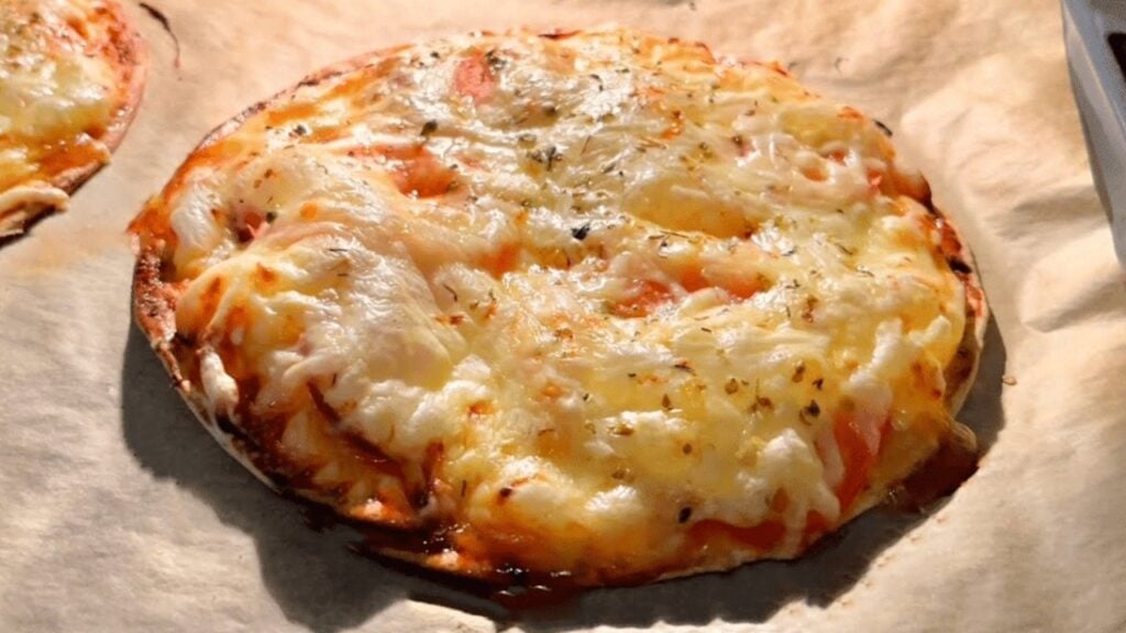 Easy 15-Minute Tortilla Pizza, homemade and freshly served