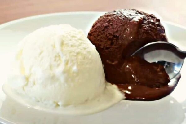 Instant 5-Minute Vanilla & Chocolate Ice Cream, homemade and freshly served