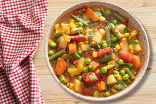 Easy Vegetable Soup, homemade and freshly served