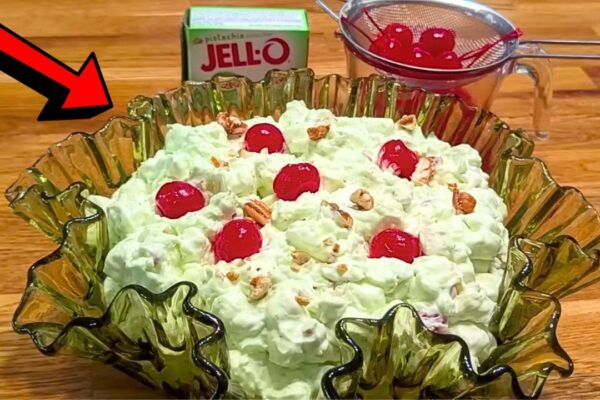 Easy Vintage 1970s Watergate Salad, homemade and freshly served