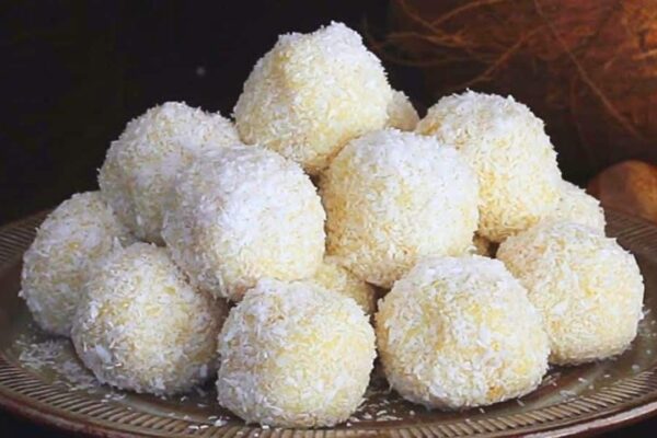 Easy White Chocolate and Coconut Candy, homemade and freshly served