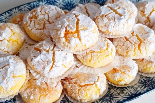 Famous Melt-In-Your-Mouth Cookies, homemade and freshly served