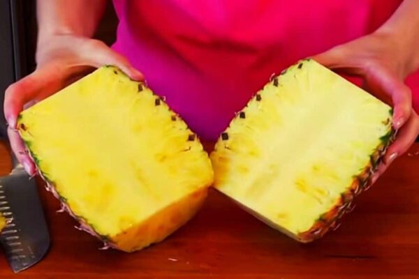 1-Minute Pineapple Cutting Hack, homemade and freshly served