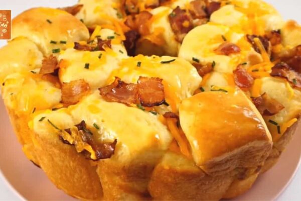 Fluffy Bacon and Cheese Pull-Apart Bread, homemade and freshly served