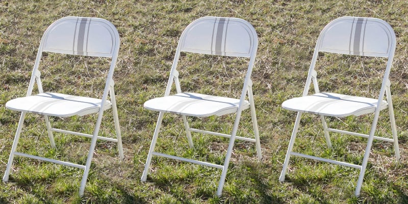 Outdoor Wedding Ideas - Grain Sack Style Painted Folding Chairs - DIY Wedding Seating Outdoor Wedding Ideas - Grain Sack Style Painted Folding Chairs - DIY Wedding Seating