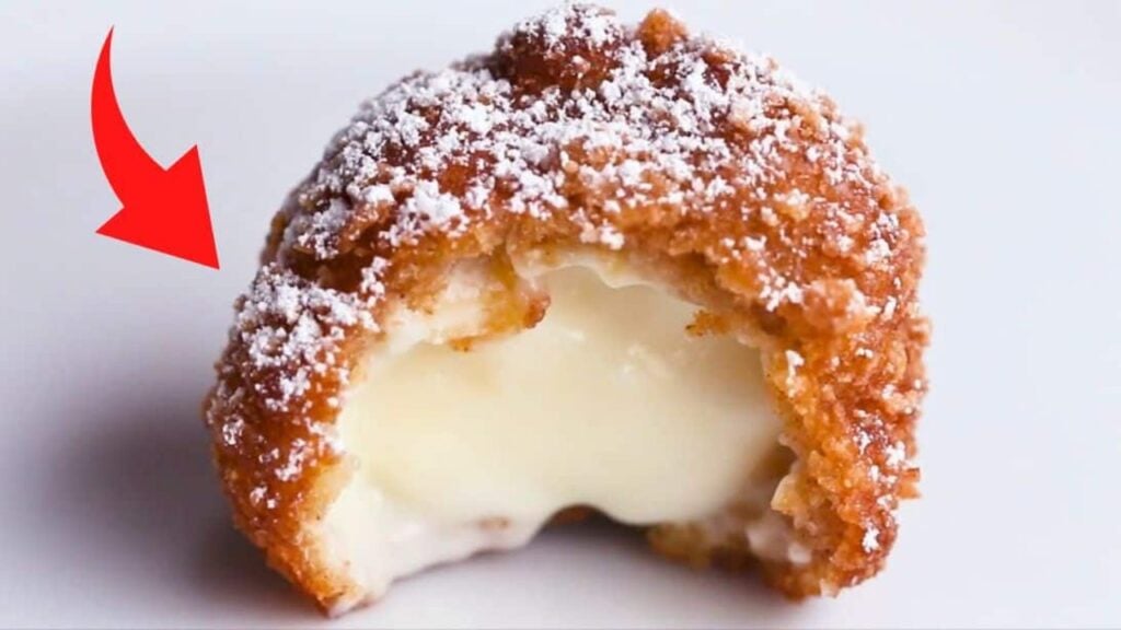 Fried Cinnamon Crunch Cheesecake Bites, homemade and freshly served