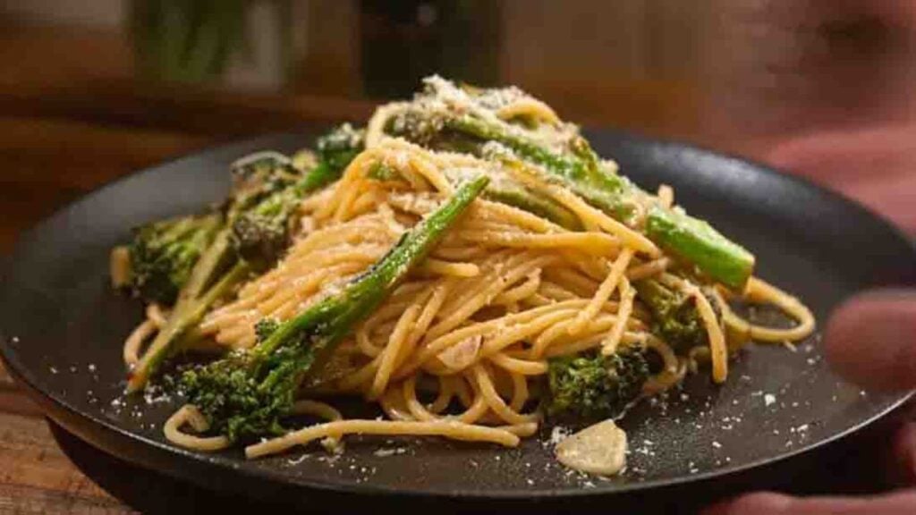 15-Minute Garlic Broccolini Pasta, homemade and freshly served