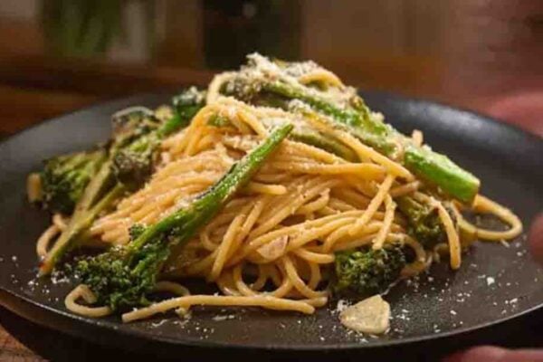 15-Minute Garlic Broccolini Pasta, homemade and freshly served