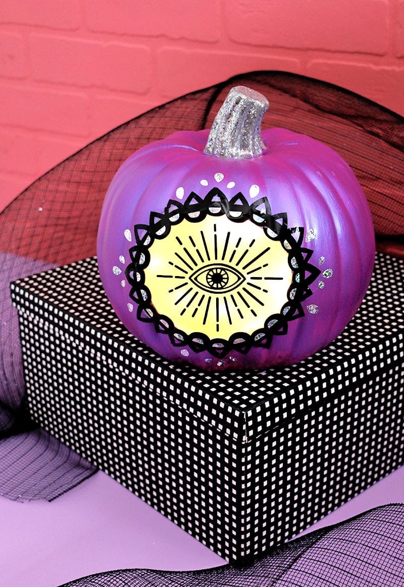 Glowing Mystic Eye Pumpkin - Cheap DIY Halloween Decorations