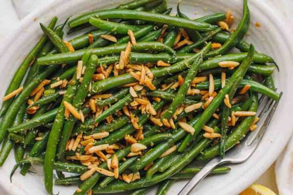 Easy Green Beans Almondine, homemade and freshly served