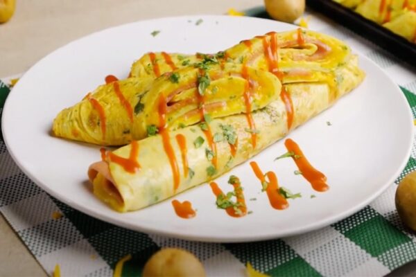 Quick and Easy Ham and Cheese Egg Roll, homemade and freshly served