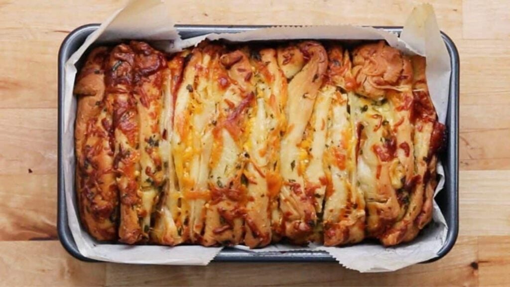Ham and Cheese Pull-Apart Garlic Bread, homemade and freshly served