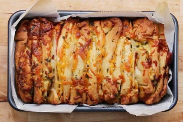 Ham and Cheese Pull-Apart Garlic Bread, homemade and freshly served