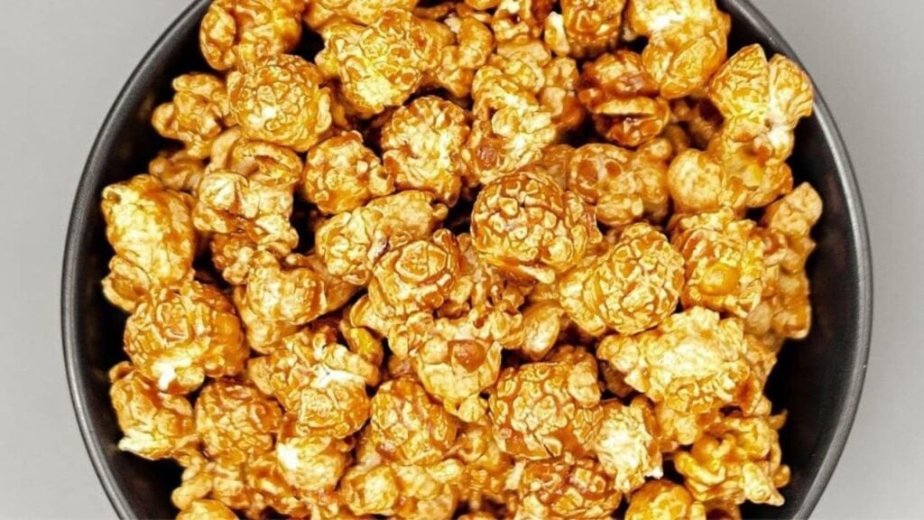 Homemade Caramel Popcorn, homemade and freshly served