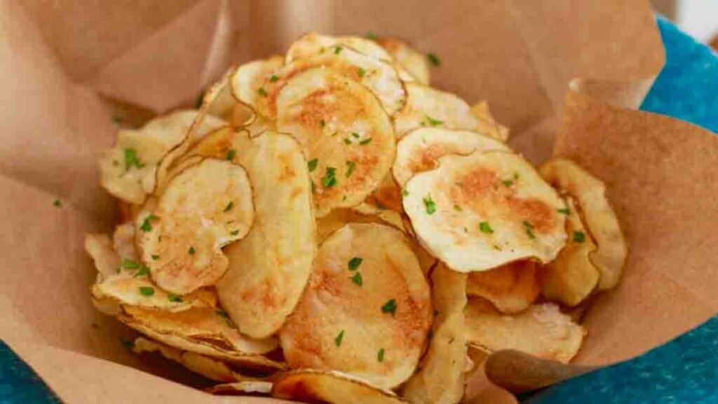 Homemade Crispy Microwave Potato Chips, homemade and freshly served