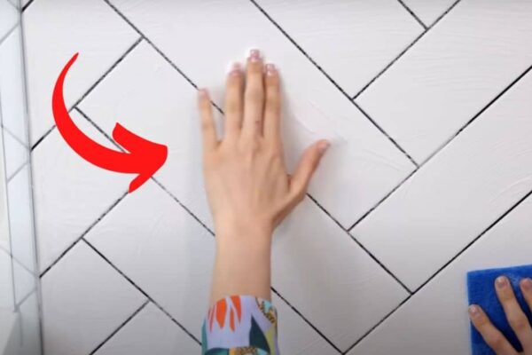 How to Clean Bathroom Tiles Easily Like a Pro