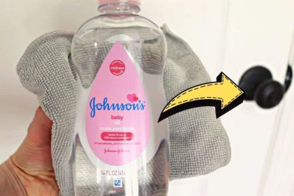 How To Fix Noisy Hinges With Baby Oil