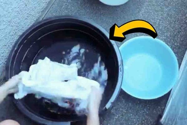How to Hand Wash Clothes The Right Way