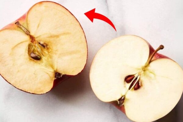 How to Keep Apples From Turning Brown, homemade and freshly served