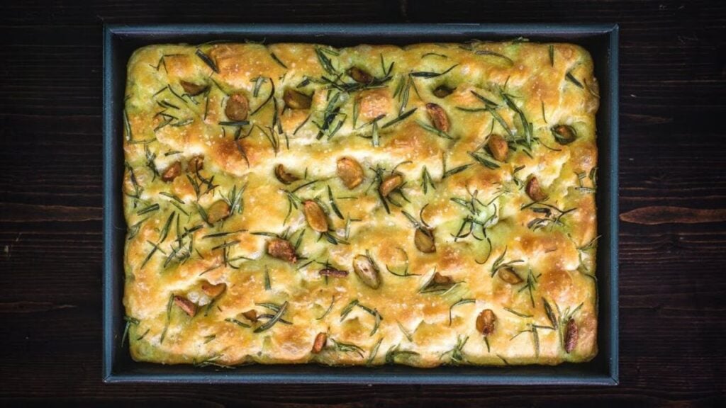 Focaccia Bread in 6 Easy Steps, homemade and freshly served