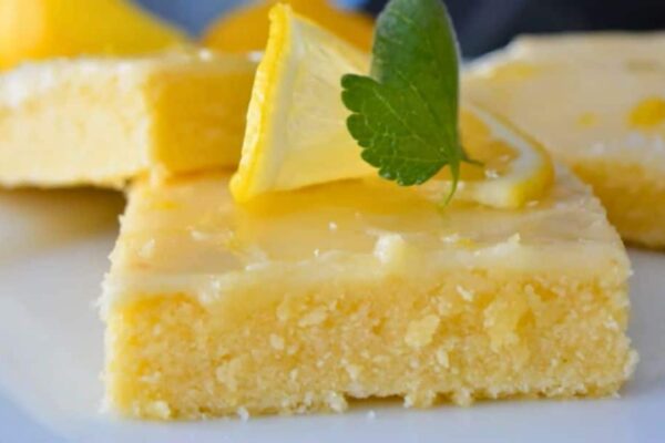 Quick and Easy Lemon Brownies, homemade and freshly served