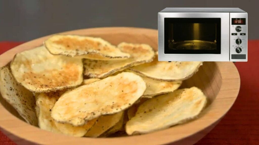 Potato Chips in the Microwave, homemade and freshly served
