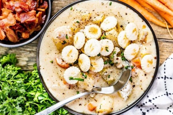 Thick And Creamy Clam Chowder Soup, homemade and freshly served