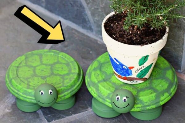 Finished Turtle Flower Pot Holders, a completed DIY project