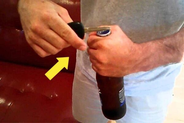 How to Open a Beer Bottle With a Car Key