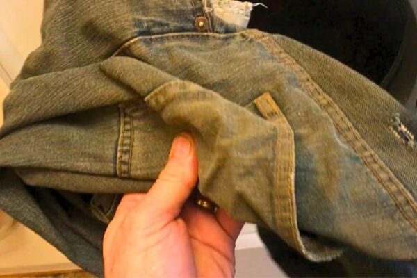 How to Wash Greasy Clothes Easily