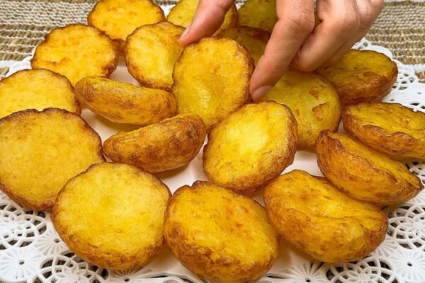Incredibly Crunchy and Delicious Potatoes, homemade and freshly served