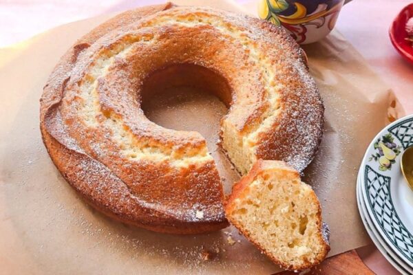Italian Yogurt Cake, homemade and freshly served