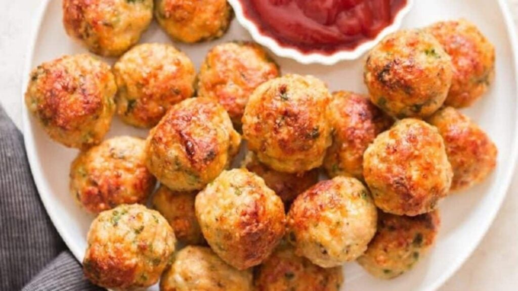 Juicy Baked Chicken Meatballs, homemade and freshly served
