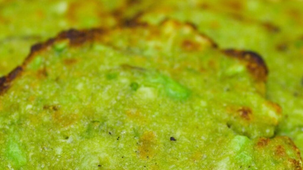 Crispy Baked Avocado Chips (Easy Keto Snack), homemade and freshly served