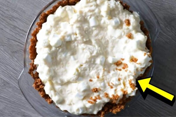 Marshmallow Fridge Tart, homemade and freshly served