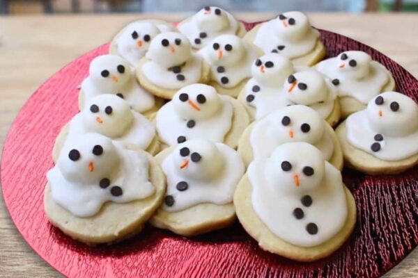 Melted Snowmen Shortbread Cookies, homemade and freshly served