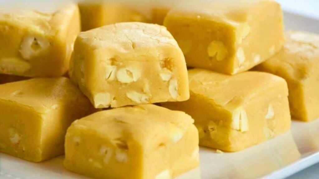 Easy and Quick Milk Toffee, homemade and freshly served