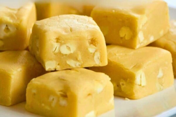 Easy and Quick Milk Toffee, homemade and freshly served