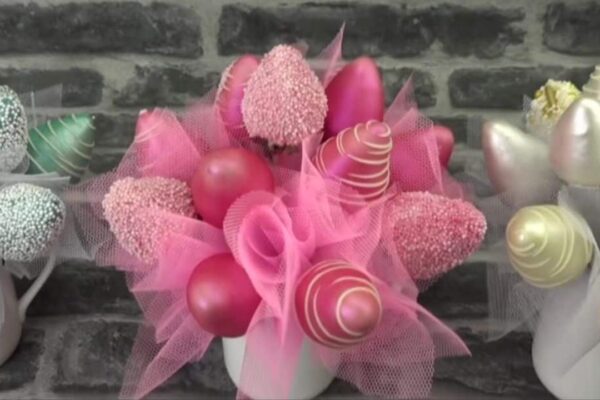 Mini Strawberry Bouquets for Valentine’s Day, homemade and freshly served