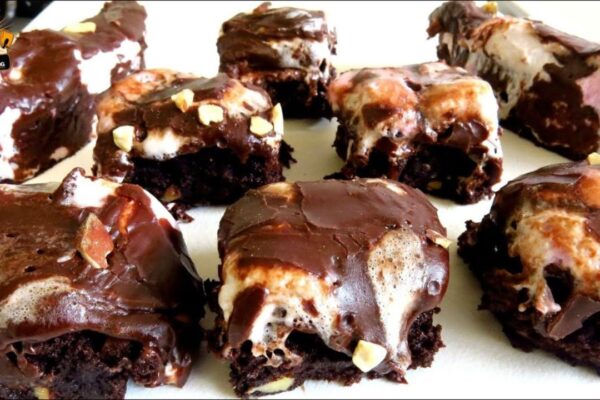 Mississippi Mud Brownies, homemade and freshly served